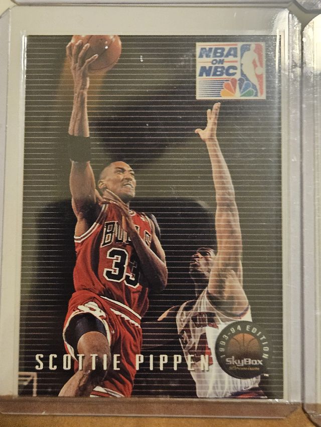 Scottie Pippen 16 1993-94 SkyBox Premium
